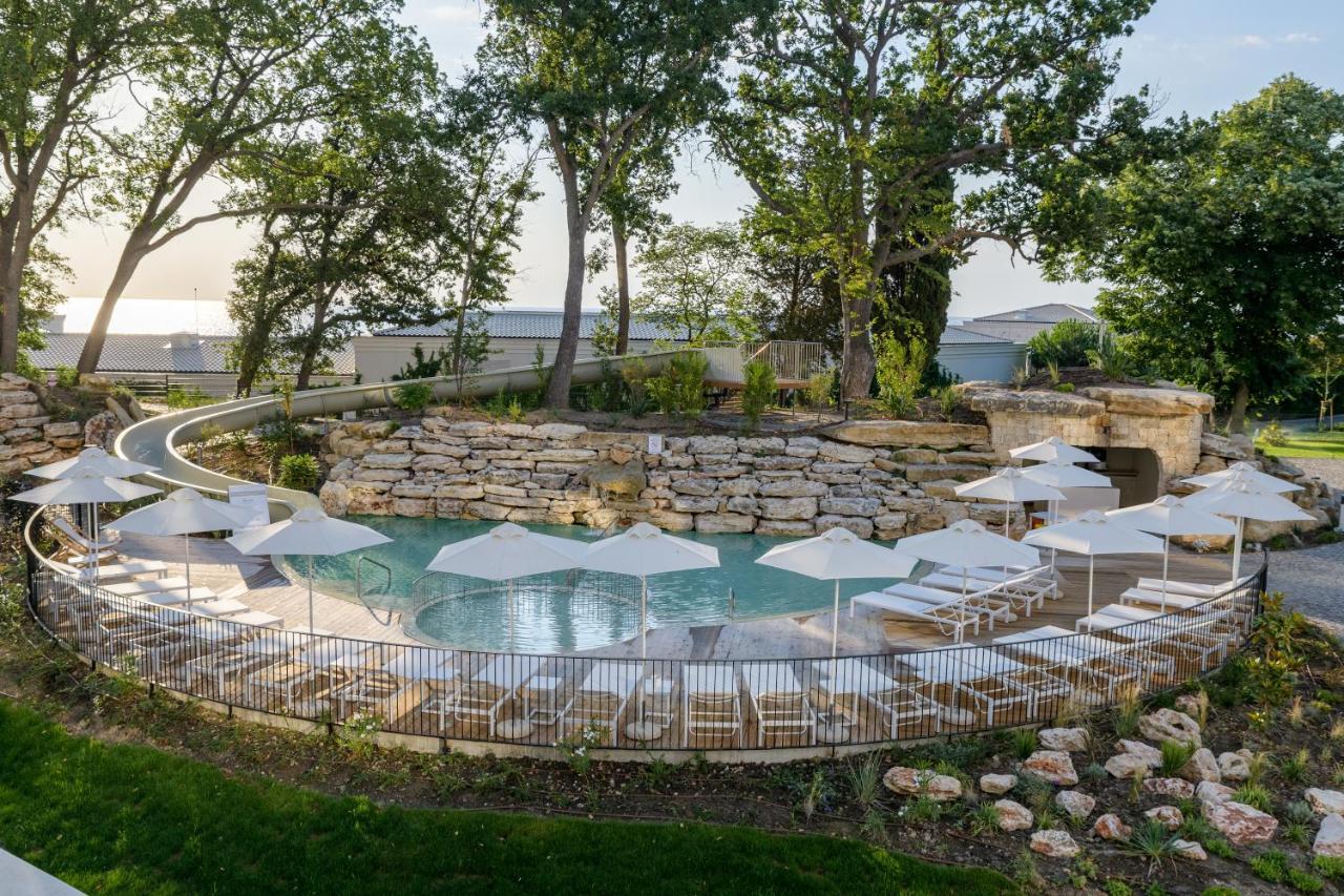 ホテル Ensana Aquahouse セインツ・コンスタンティン＆ヘレナ エクステリア 写真 The outdoor pool at the hotel
