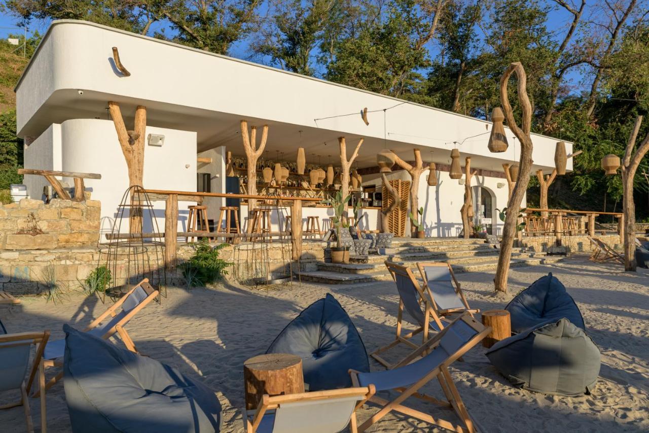 ホテル Ensana Aquahouse セインツ・コンスタンティン＆ヘレナ エクステリア 写真 The restaurant at the beach