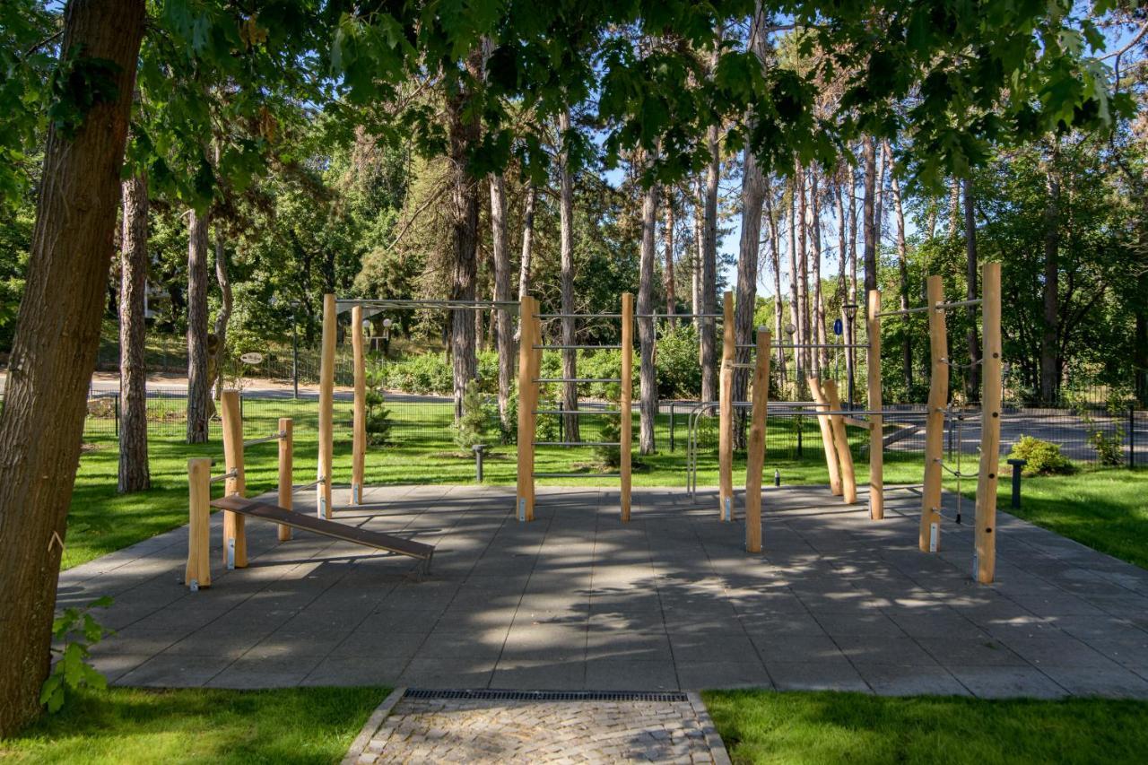 ホテル Ensana Aquahouse セインツ・コンスタンティン＆ヘレナ エクステリア 写真 The memorial in 2019